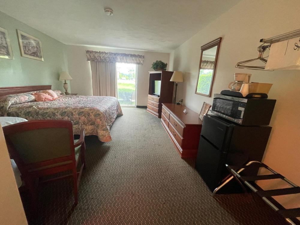 Deluxe Queen Suite interior