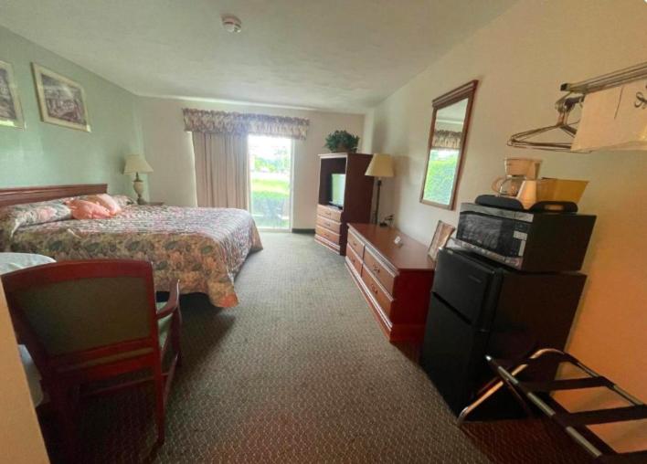 Deluxe King Suite interior